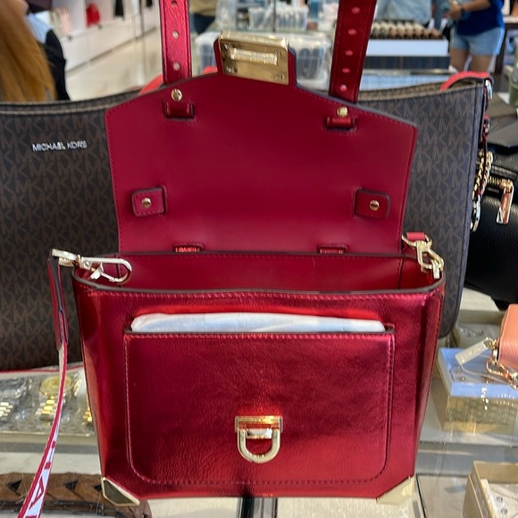 MICHAEL KORS
Manhattan Medium TH SCHOOL Crackled Metallic Leather SATCHEL NWT - Picture 2 of 16